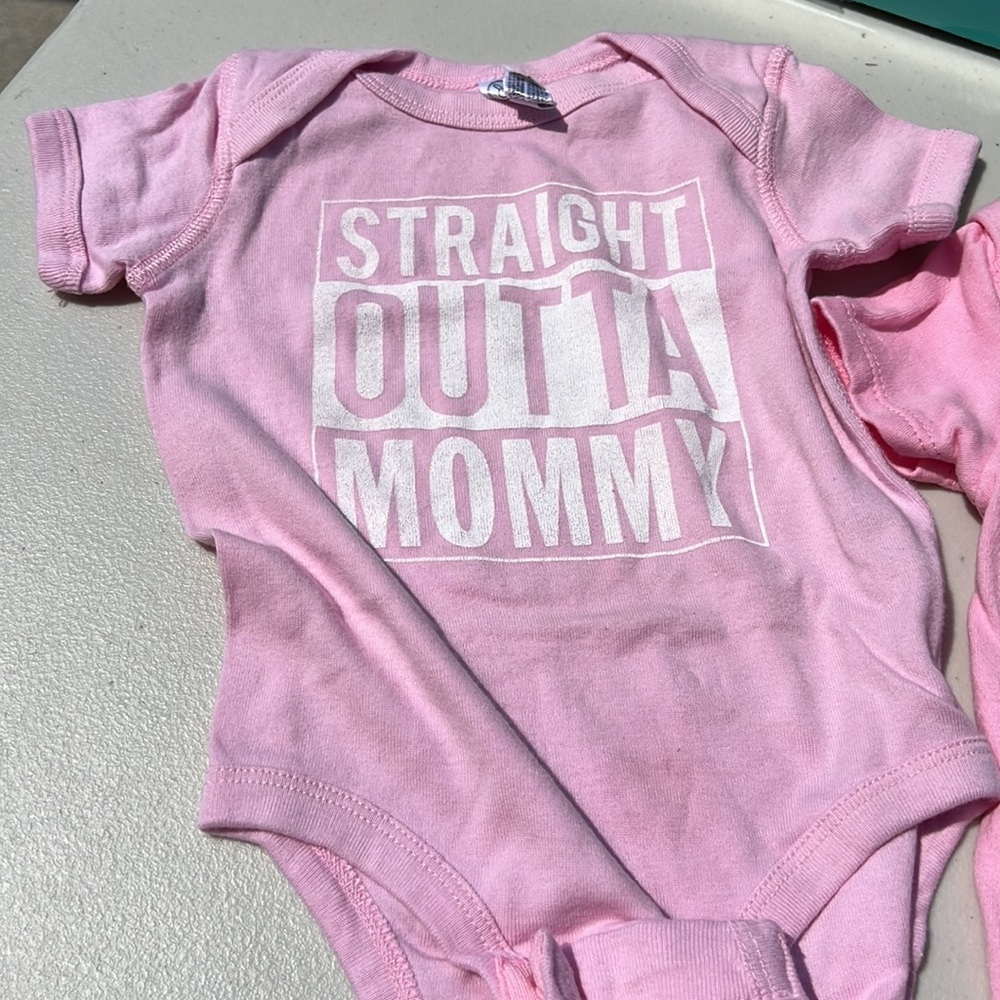 Lot of 12 girls Onesies - Picture 12 of 13